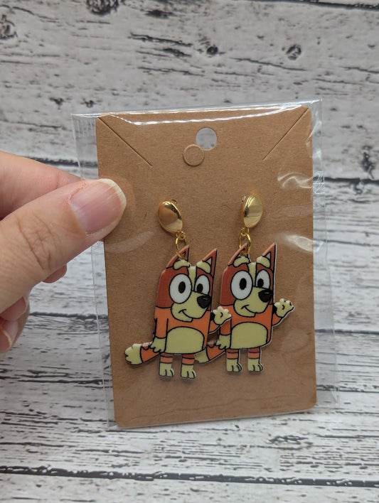 Bingo Waving, Gold Oval Earrings