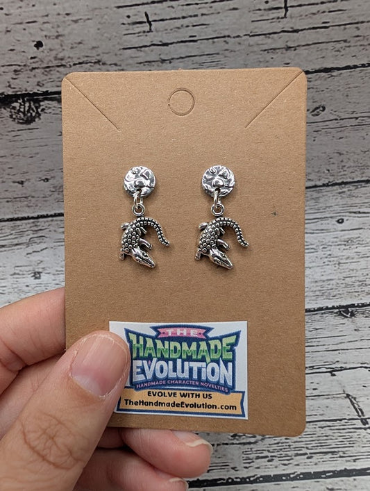 Silver Mini Alligator Earrings: Silver Circle Stud